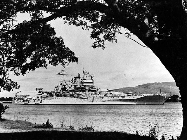 USS_New_Mexico_(BB-40)_in_Pearl_Harbor,_circa_1935_(NH_50299)